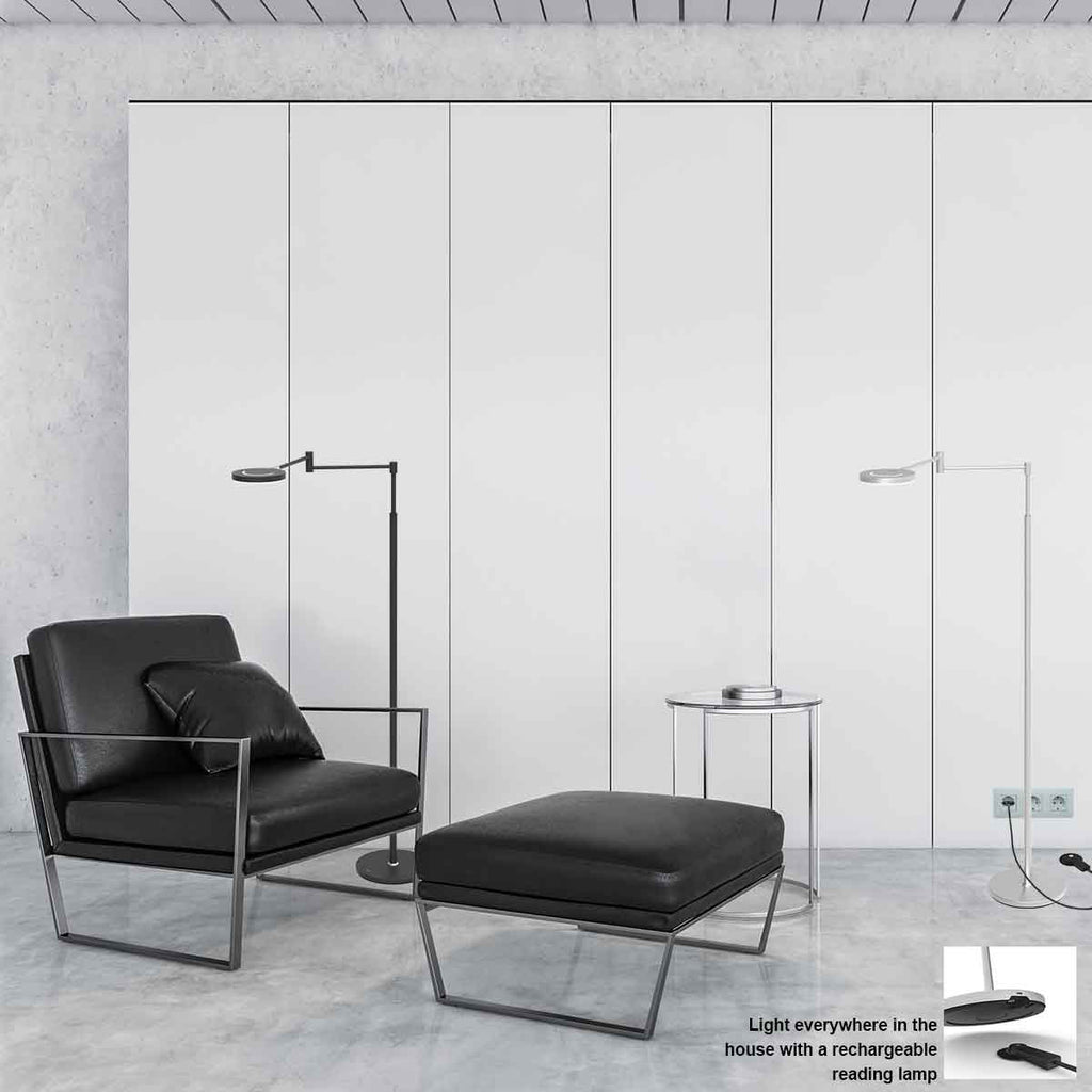 Lampadaire en métal argenté avec bras articulé et batterie rechargeable