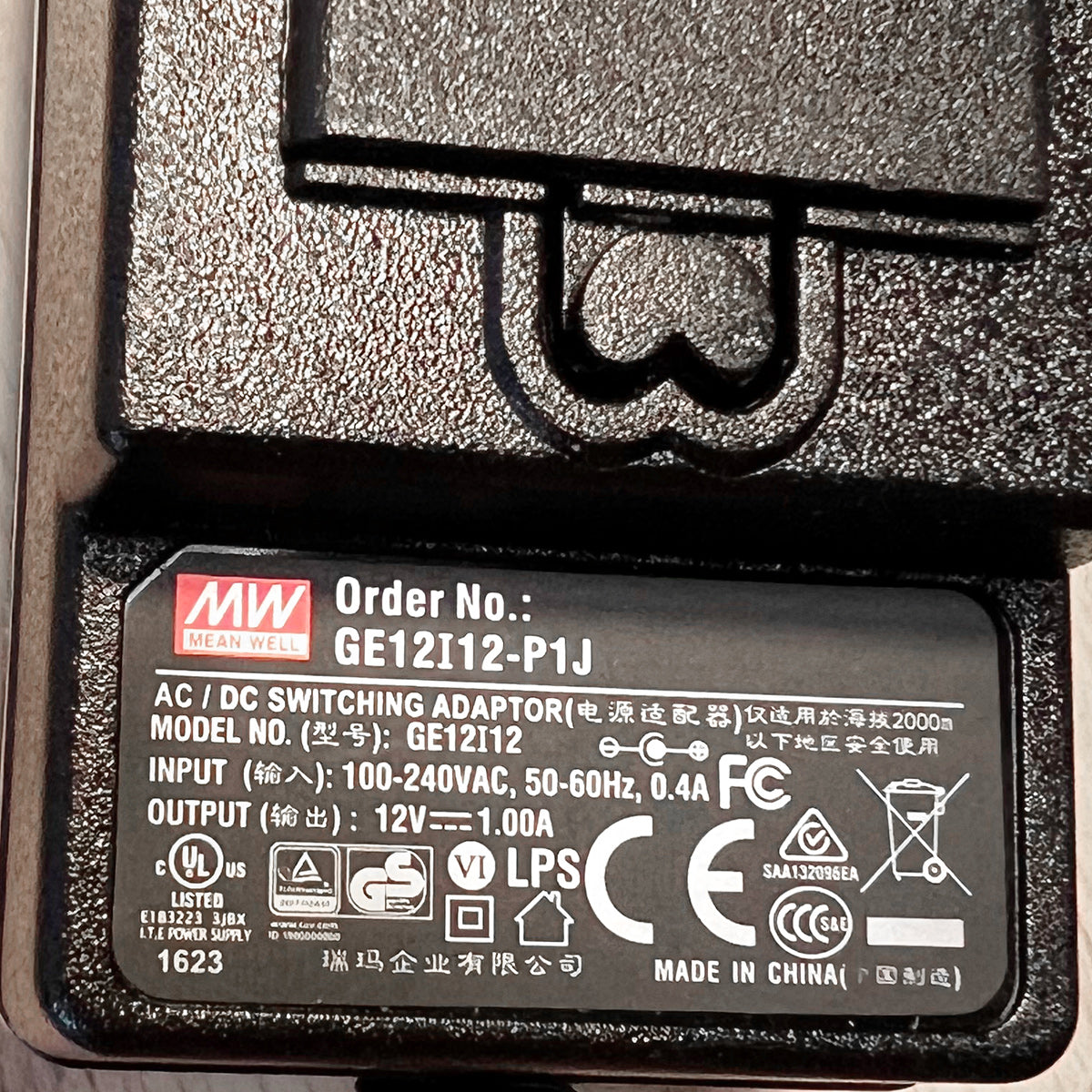 Lampadaire métal noir à bras articulé rechargeable et dimmable – H140 cm