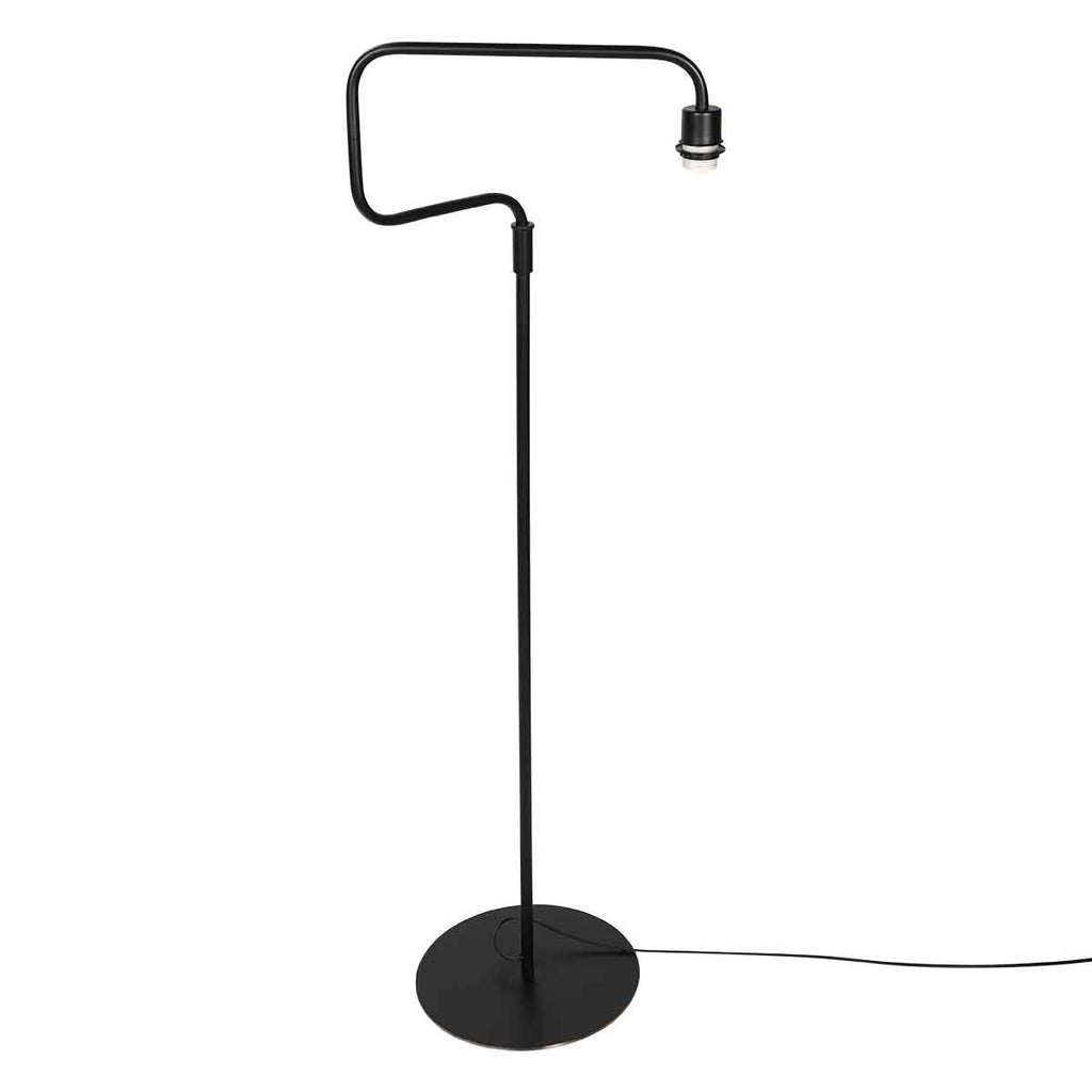 Lampadaire en métal noir abat-jour rotin naturel orientable – H165 cm