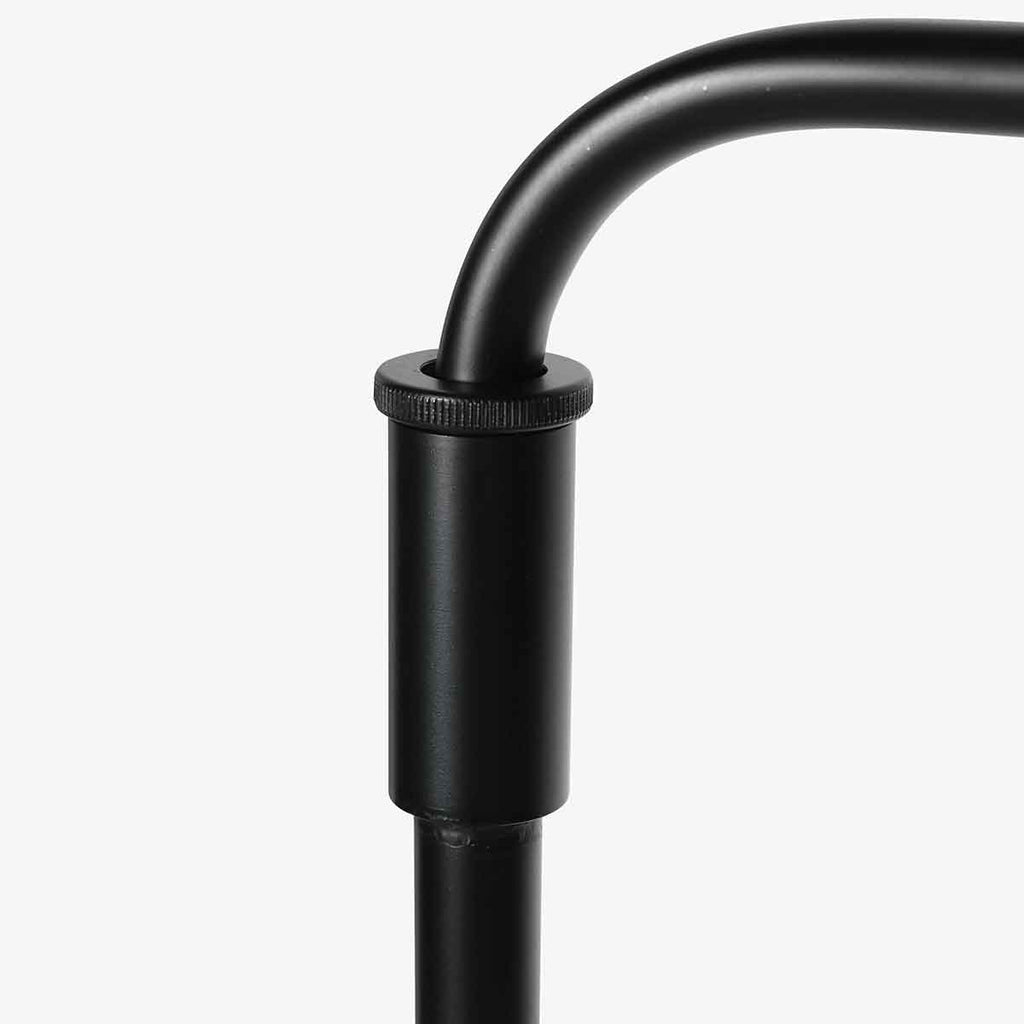 Lampadaire en métal noir abat-jour rotin naturel orientable – H165 cm