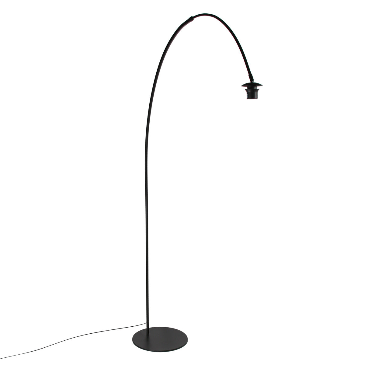 Lampe sur pied noire avec abat-jour en bambou tressé et bras arqué – H193 cm