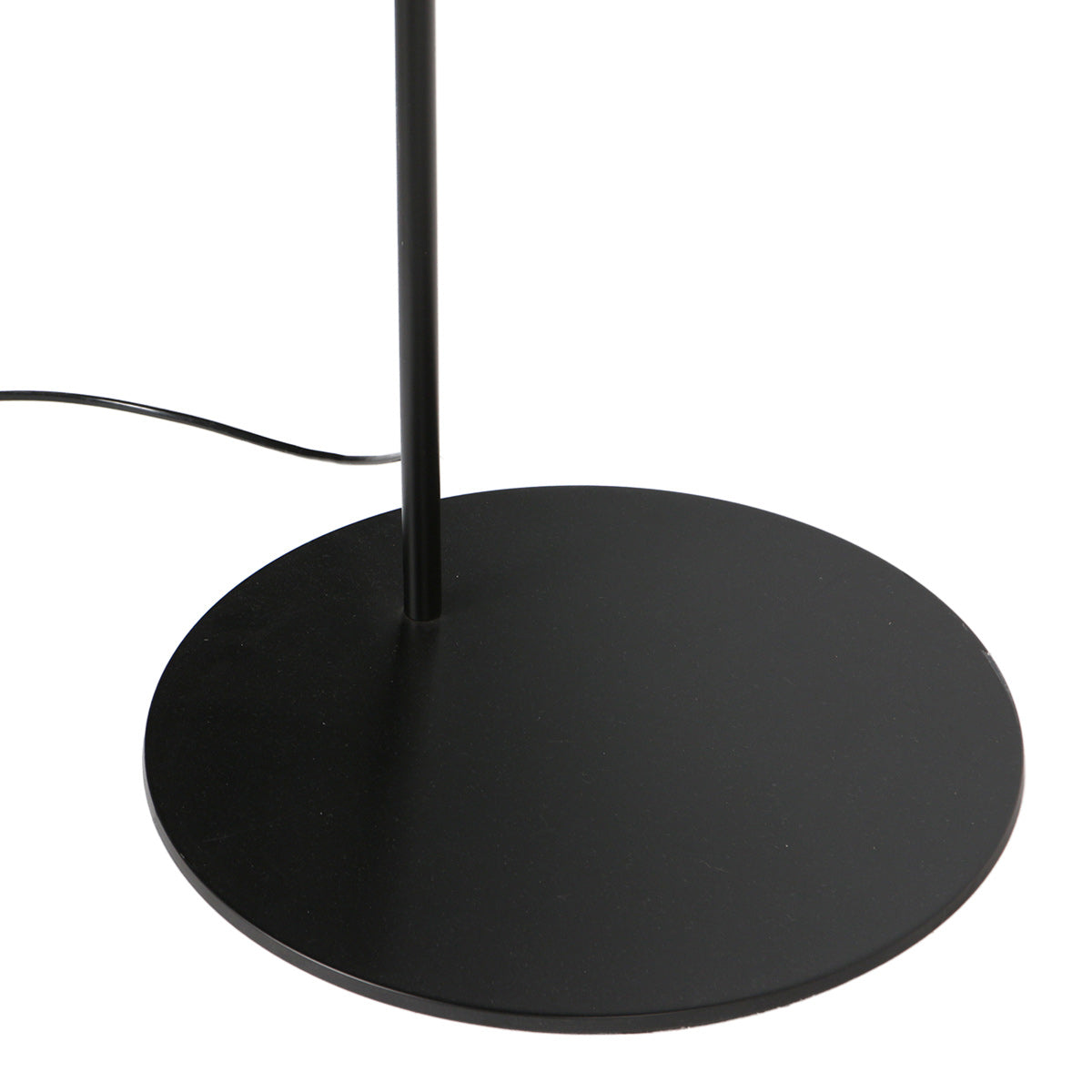 Lampe sur pied noire avec abat-jour en bambou tressé et bras arqué – H193 cm