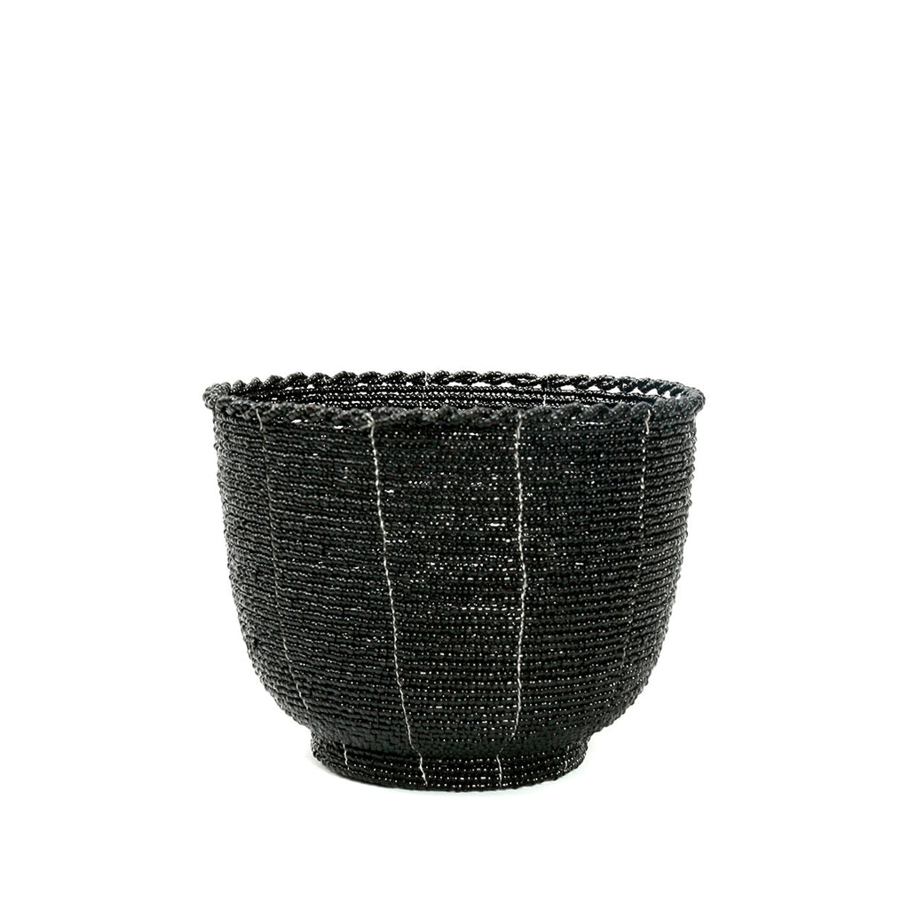 Panier rond en perles tressées noires rayé blanc pour rangement déco