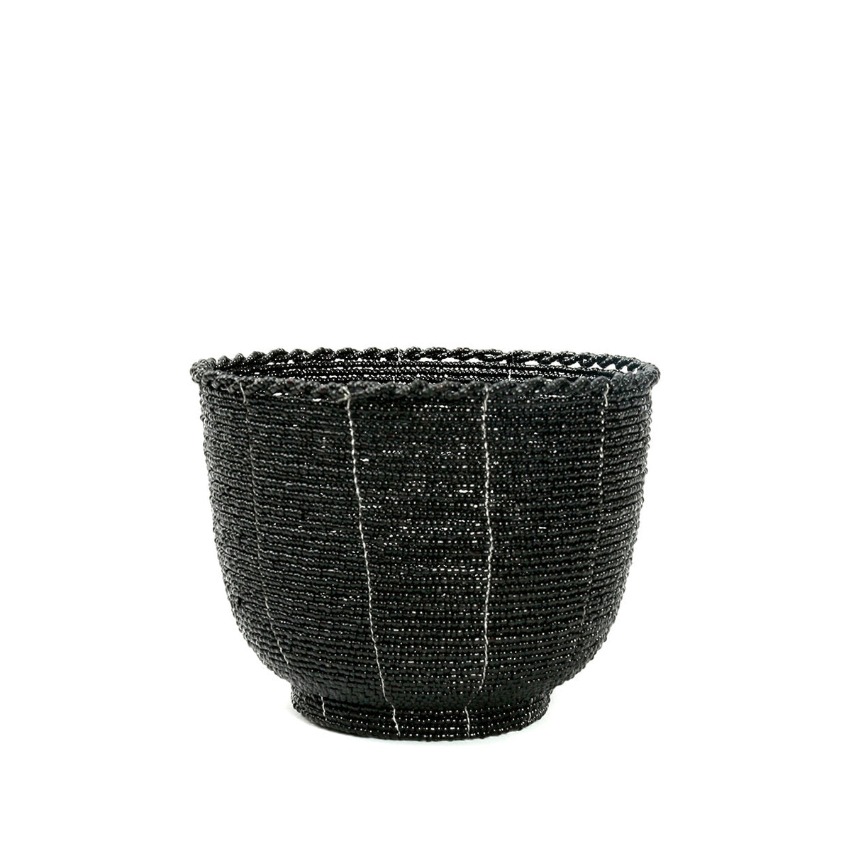 Panier rond en perles tressées noires rayé blanc pour rangement déco