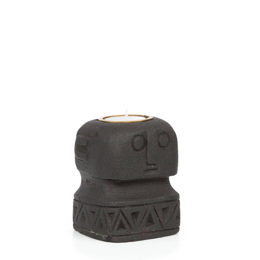 Porte-bougie totem en grès noir sculpté avec motifs géométriques