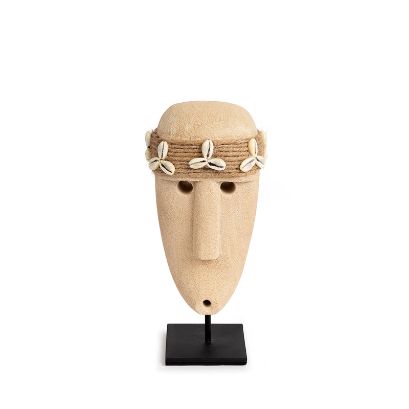 Ovale Statue aus Sandstein mit Muscheln – Natur