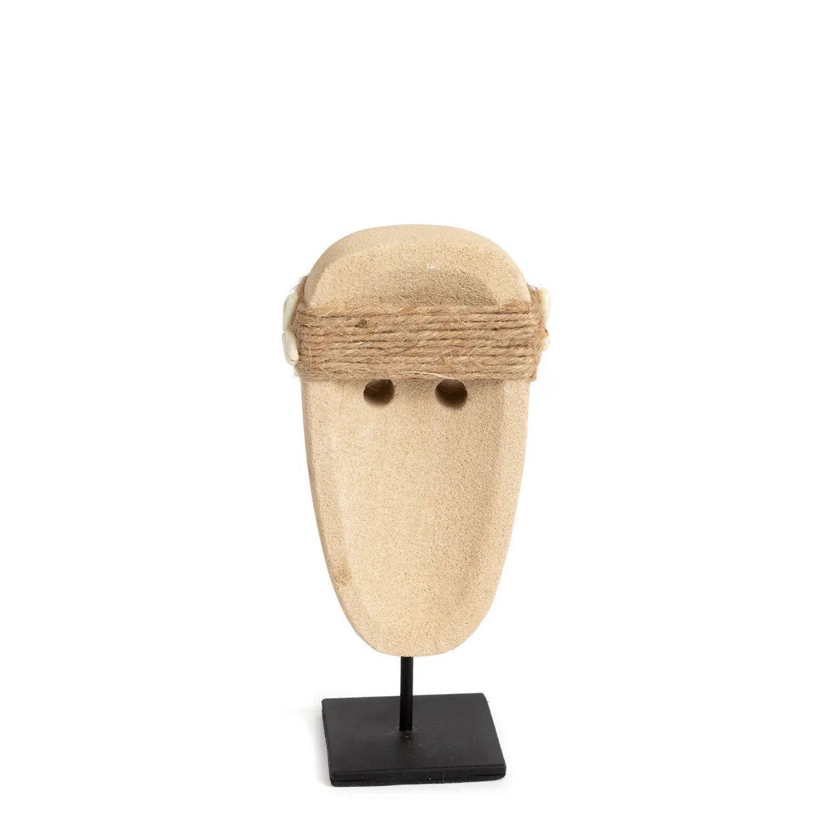 Ovale Statue aus Sandstein mit Muscheln – Natur