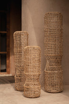 Suspension cylindrique en feuille de bananier tressée naturel – H130 cm