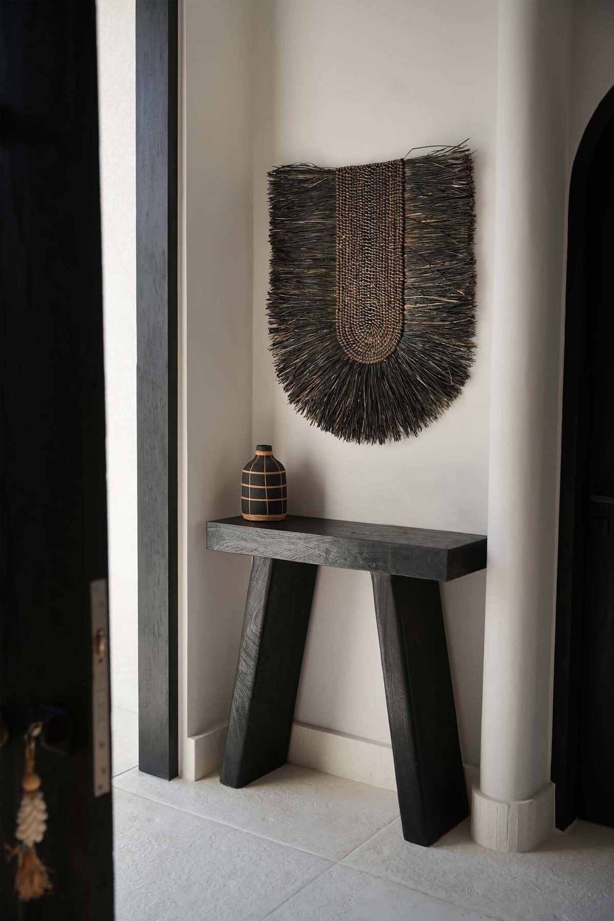 Décoration murale en fibres naturelles noires 87x74 cm