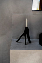 Skulpturaler Kerzenhalter in Schwarz in Form natürlicher Zweige