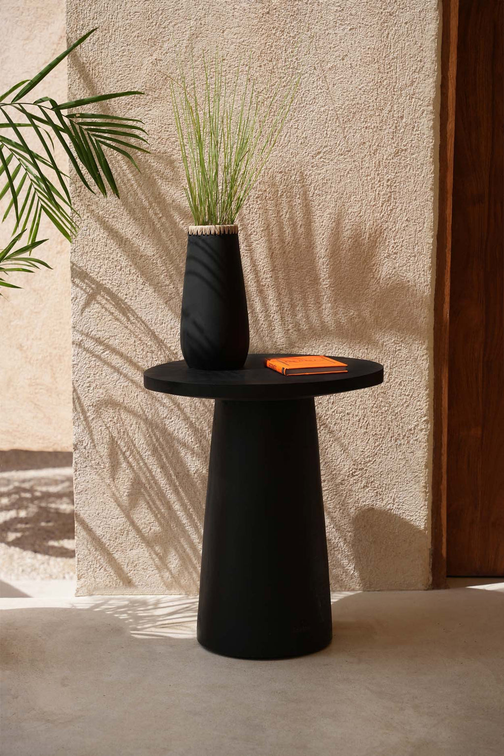Vase décoratif en terre cuite noir – 14x31 cm