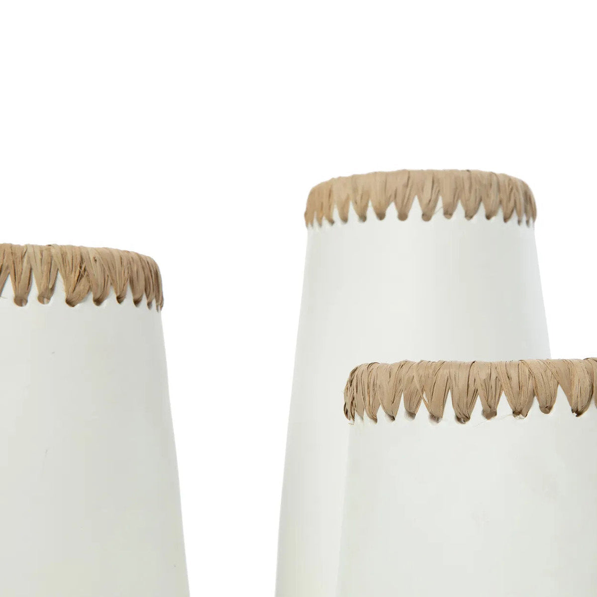Vase en terracotta blanc naturel avec détail raphia 31 cm