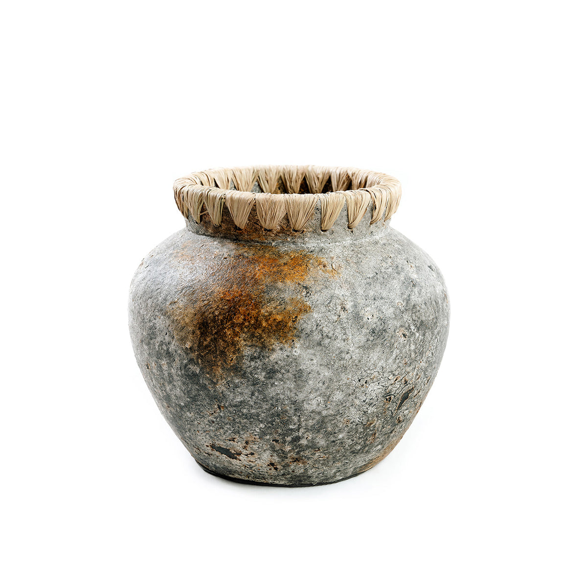 Vase en terre cuite gris antique bord raphia 19 cm