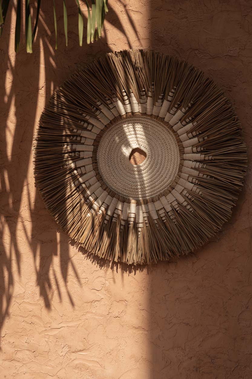 Runde Boho Wanddeko aus Raffia und Makramee Baumwolle Weiß