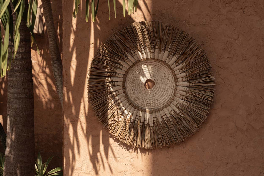 Runde Boho Wanddeko aus Raffia und Makramee Baumwolle Weiß