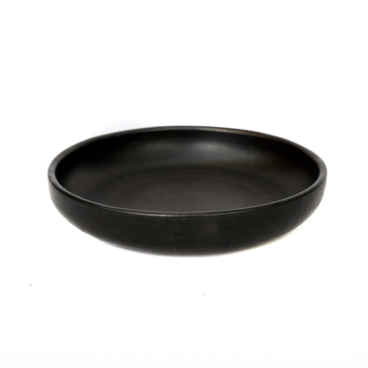 Assiette creuse en terre cuite brûlée noire ronde