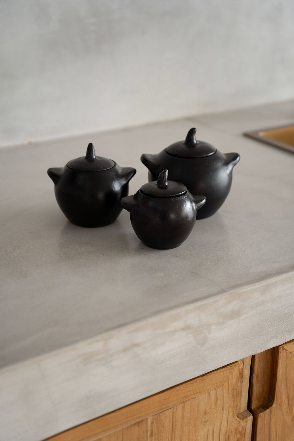 Pot en terre cuite noir brûlé fait main 10x7x8 cm