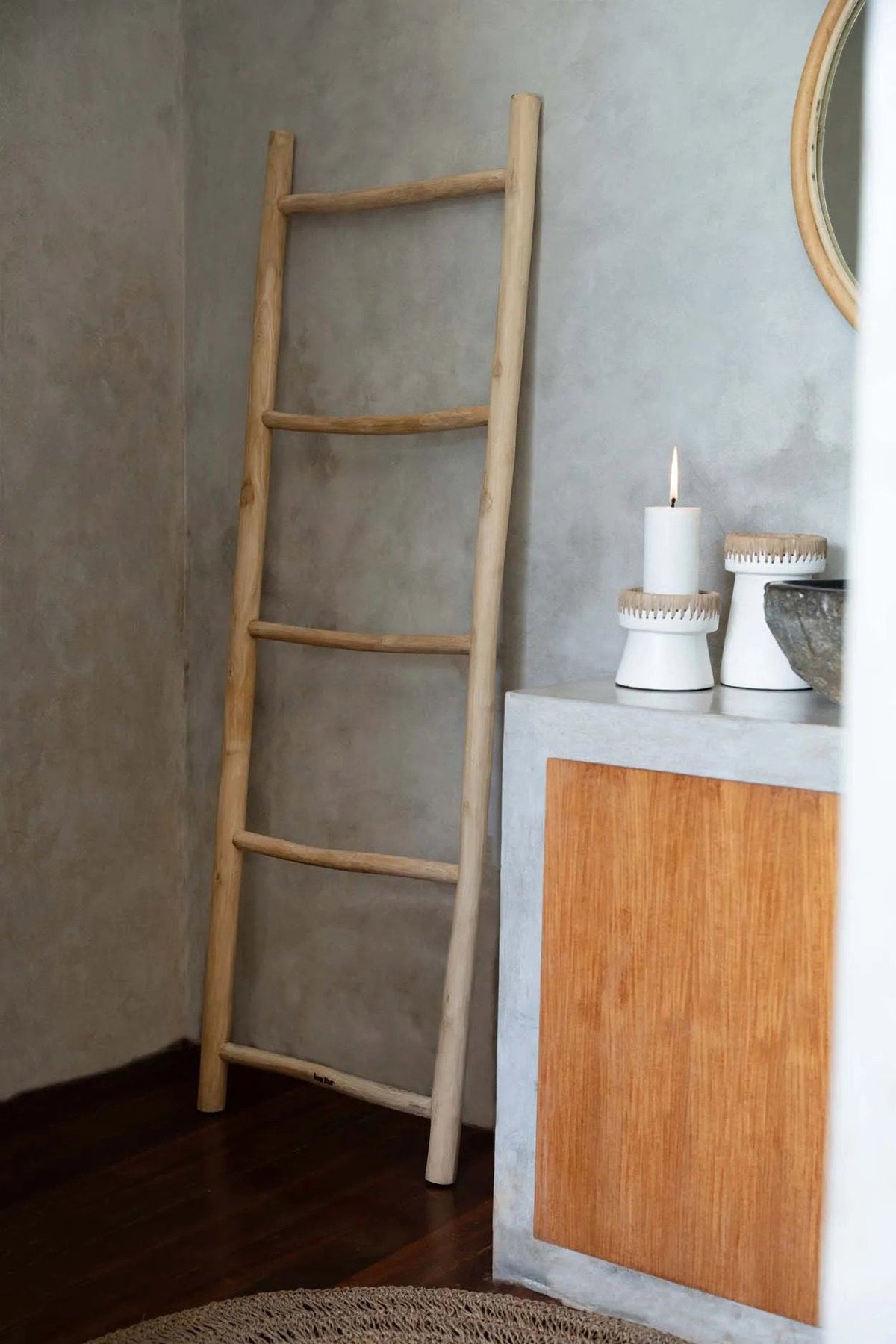 Échelle décorative en teck naturel – Structure asymétrique – H165 cm