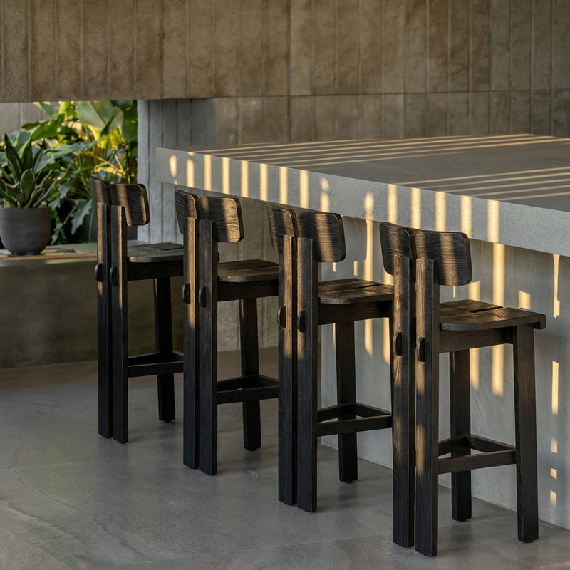 Barhocker aus Holz in Schwarz mit doppelter Rückenlehne