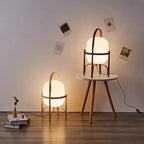 Stehlampe aus Holz