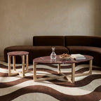 Table d'appoint marbre rouge veiné blanc piètement bois clair – Ø50 cm