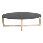 Ovaler Couchtisch aus schwarzem Marmor und hellem Holz mit Kreuzgestell – 120x60 cm