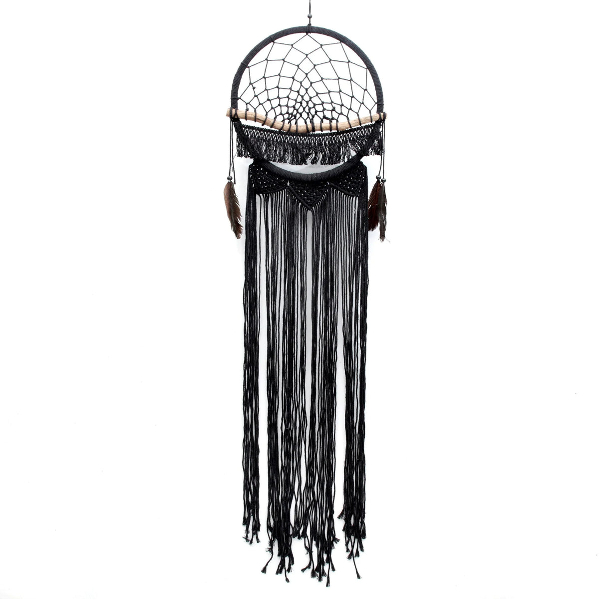 Attrape-rêves mural en macramé noir avec plumes et perles en bois