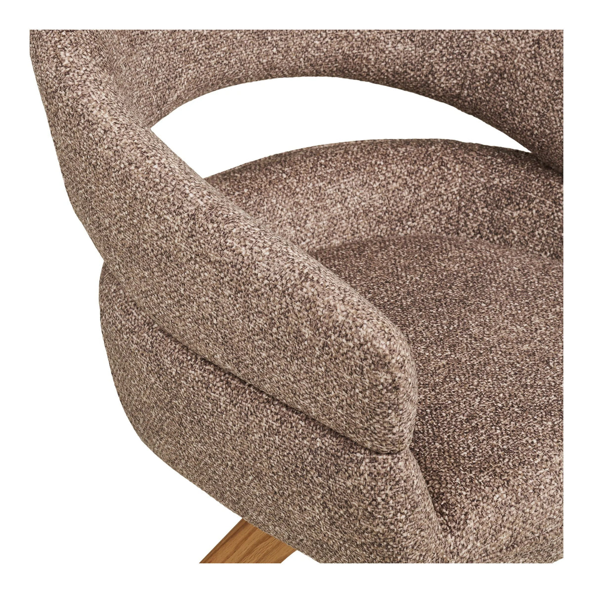 Chaise pivotante en tissu chiné taupe avec accoudoirs courbés et pieds bois