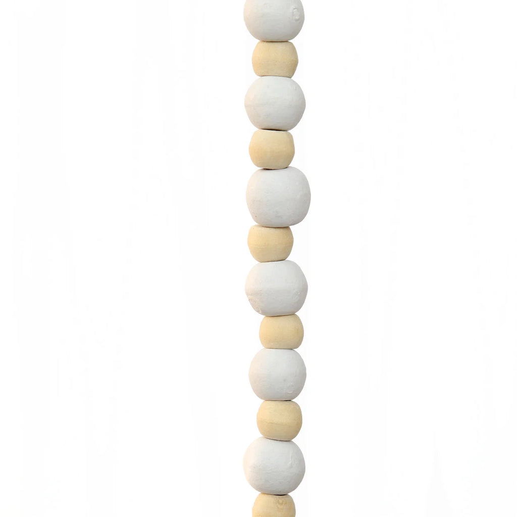Collier décoratif en perles de bois aux tons naturels lisses