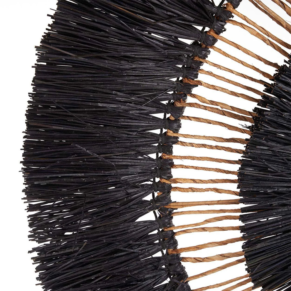 Décoration murale ronde en feuilles de bananier noir et naturel – Ø110 cm