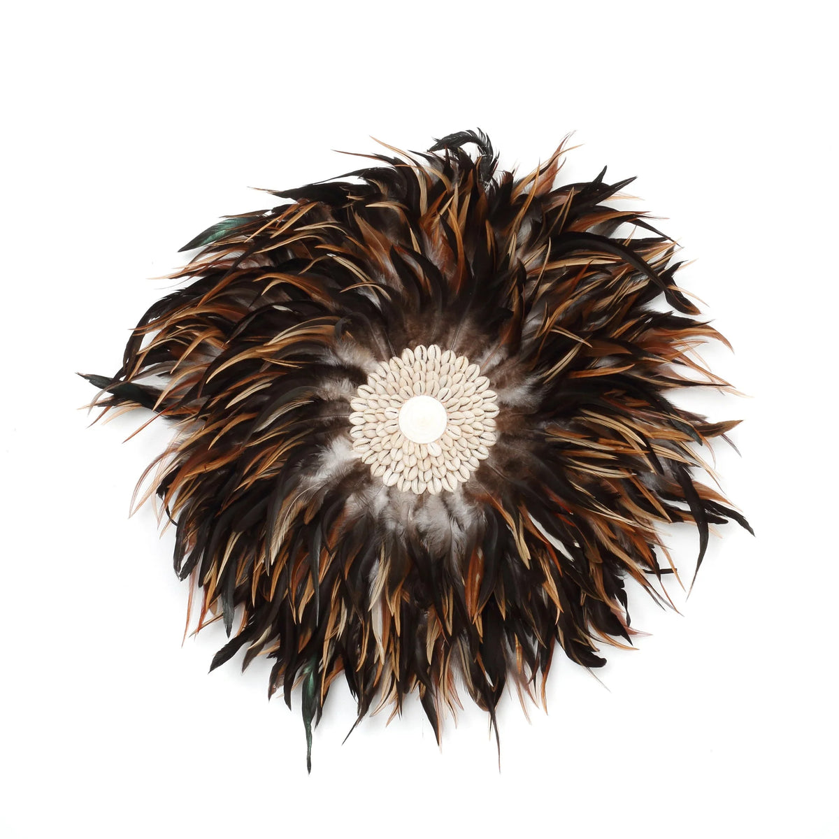 Décoration murale ronde en plumes noires et brunes centre en coquillages – Ø50 cm