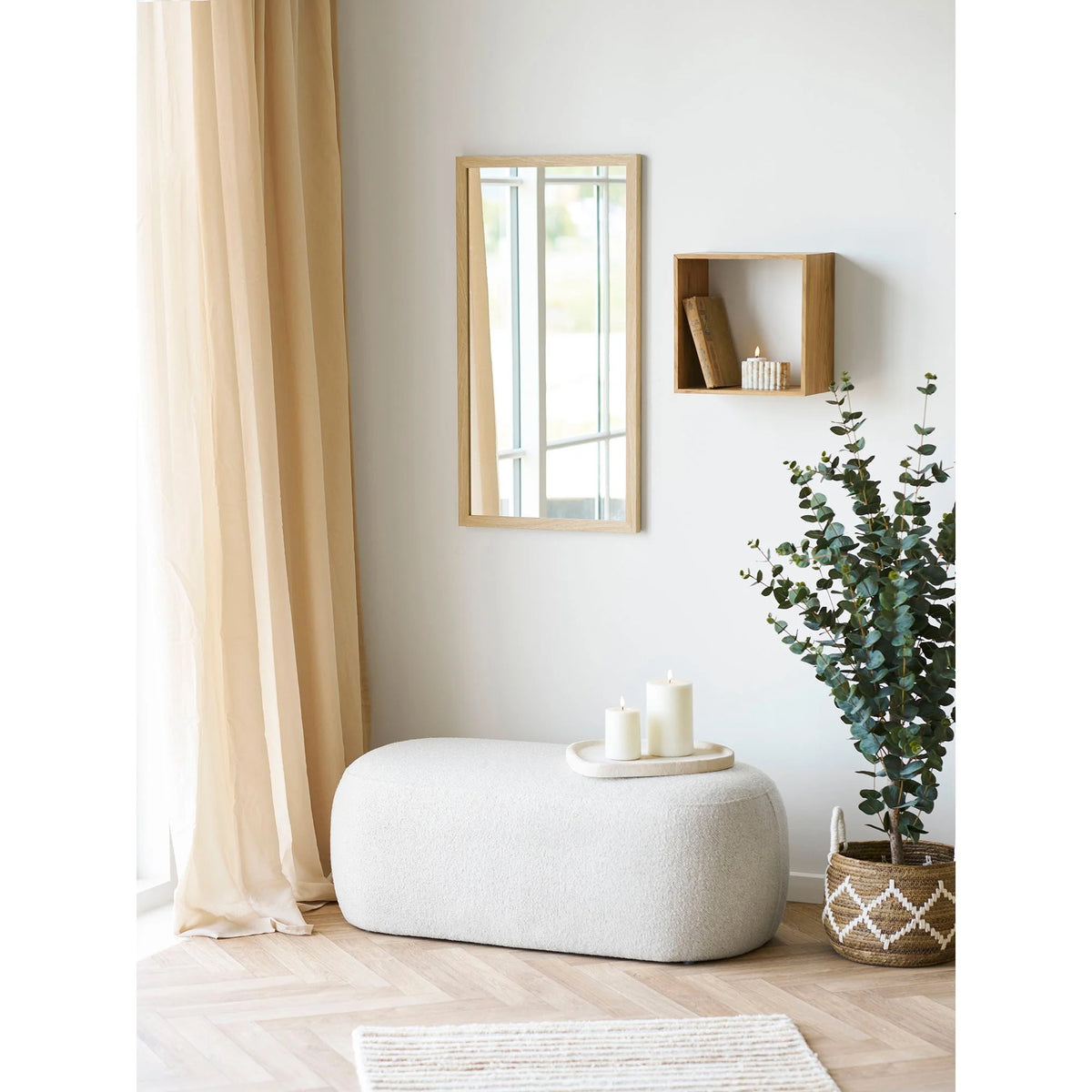 Banc rembourré blanc doux forme ronde avec étagère murale cube chêne naturel 30x18x30 cm