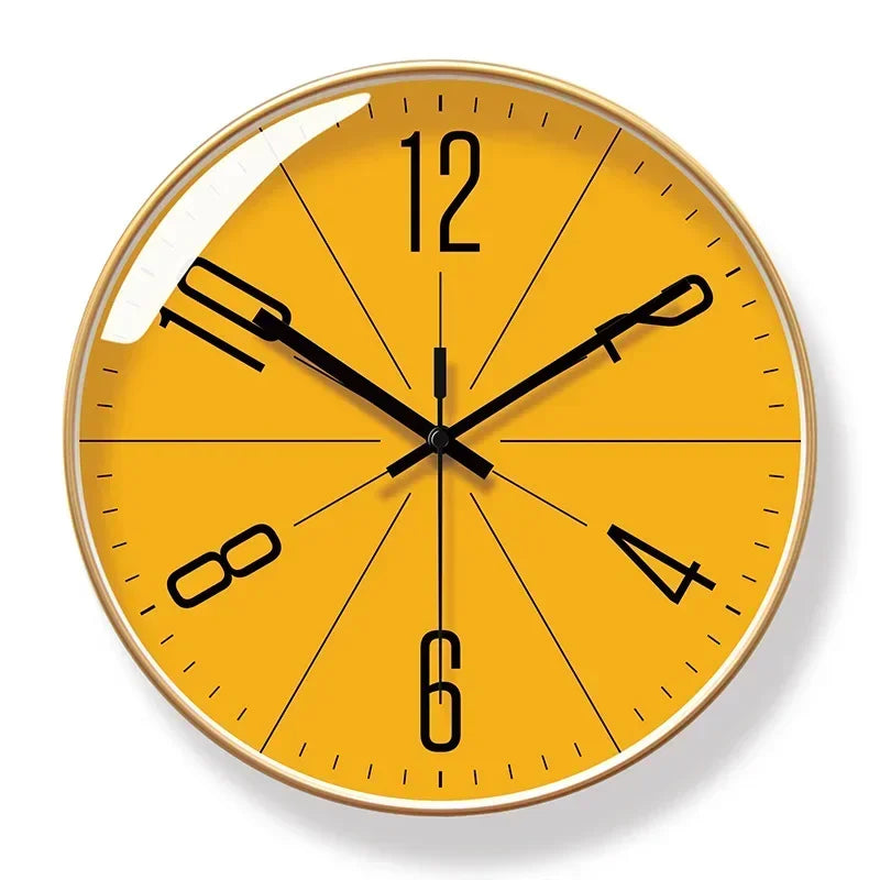Wanduhr in Orange