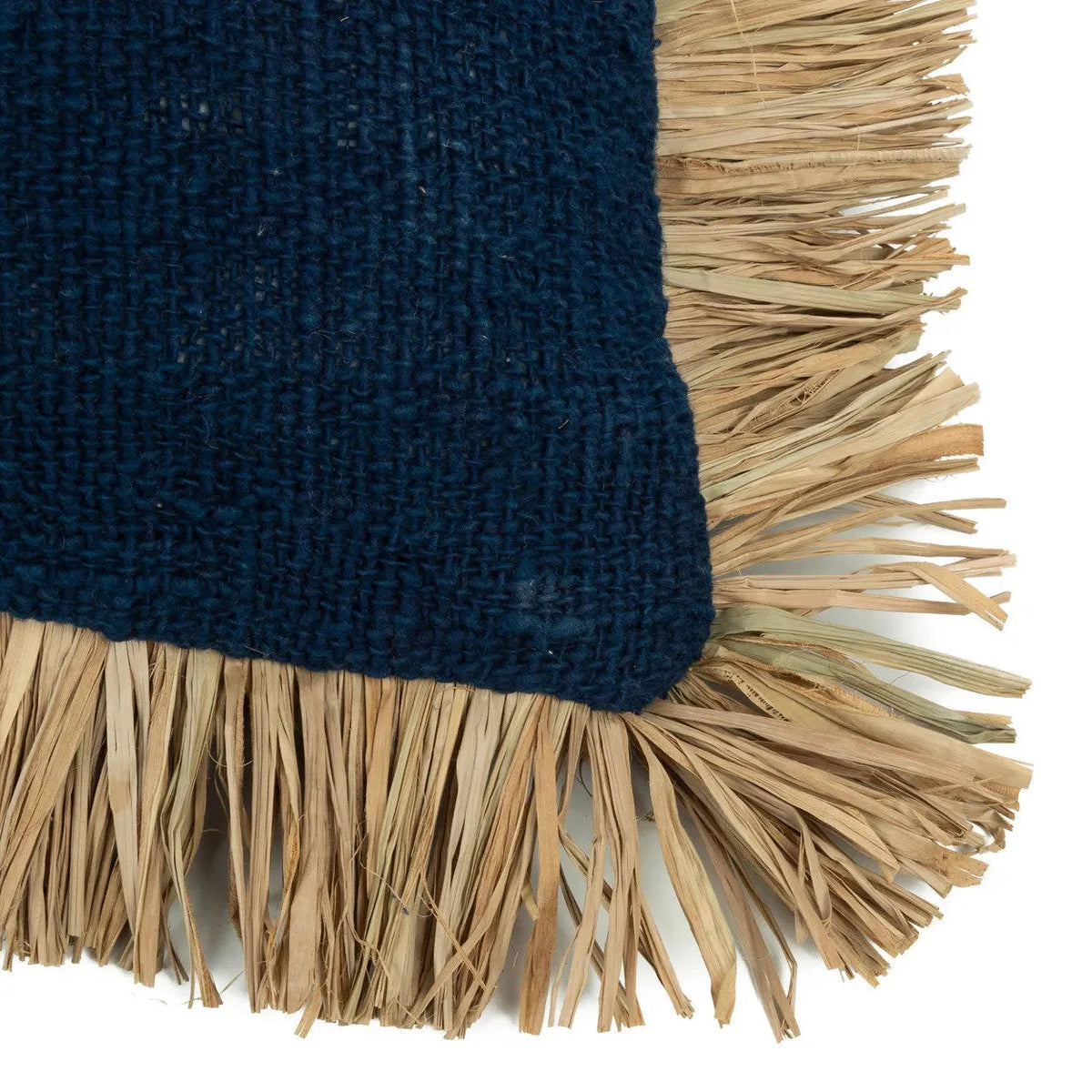 Housse de coussin 30x50 en coton bleu naturel avec frange en raphia naturel