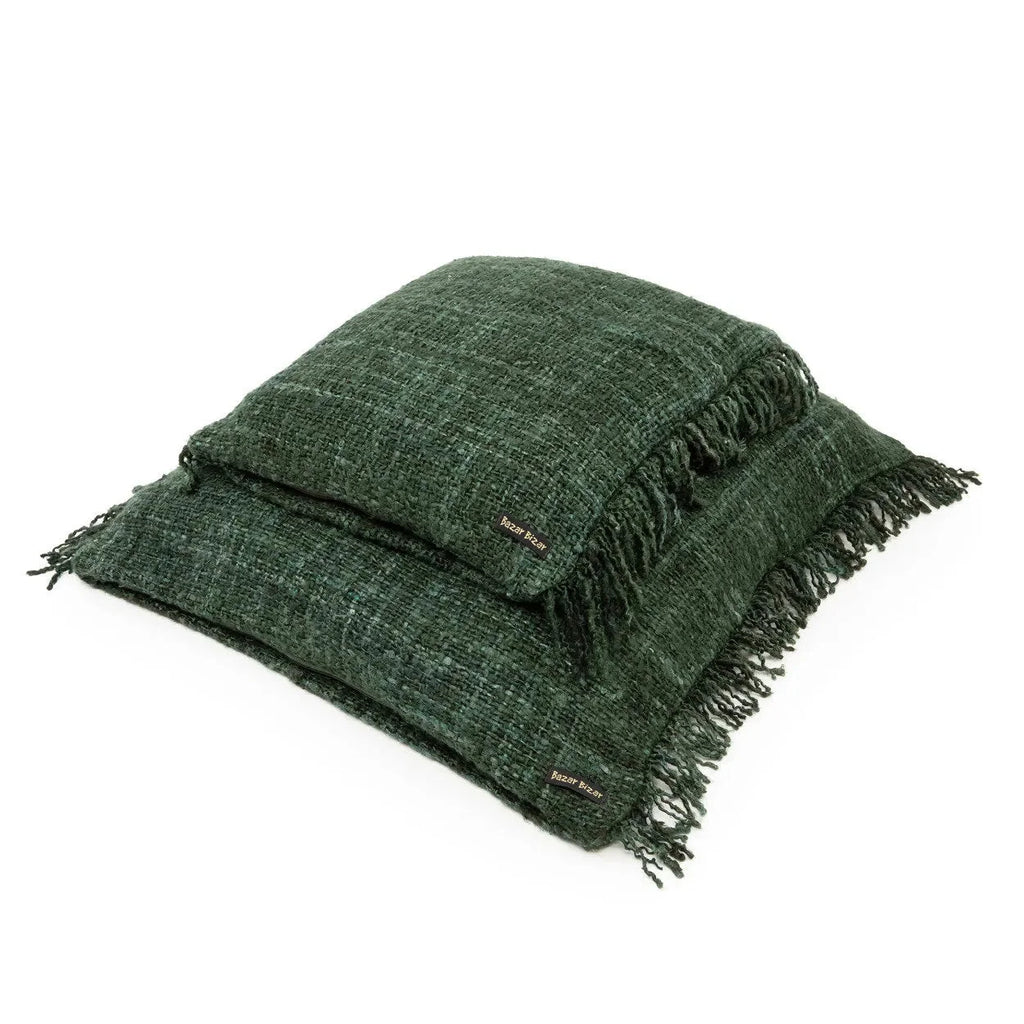 Housse de coussin 60x60 en coton vert forêt avec franges et deux coussins texturés