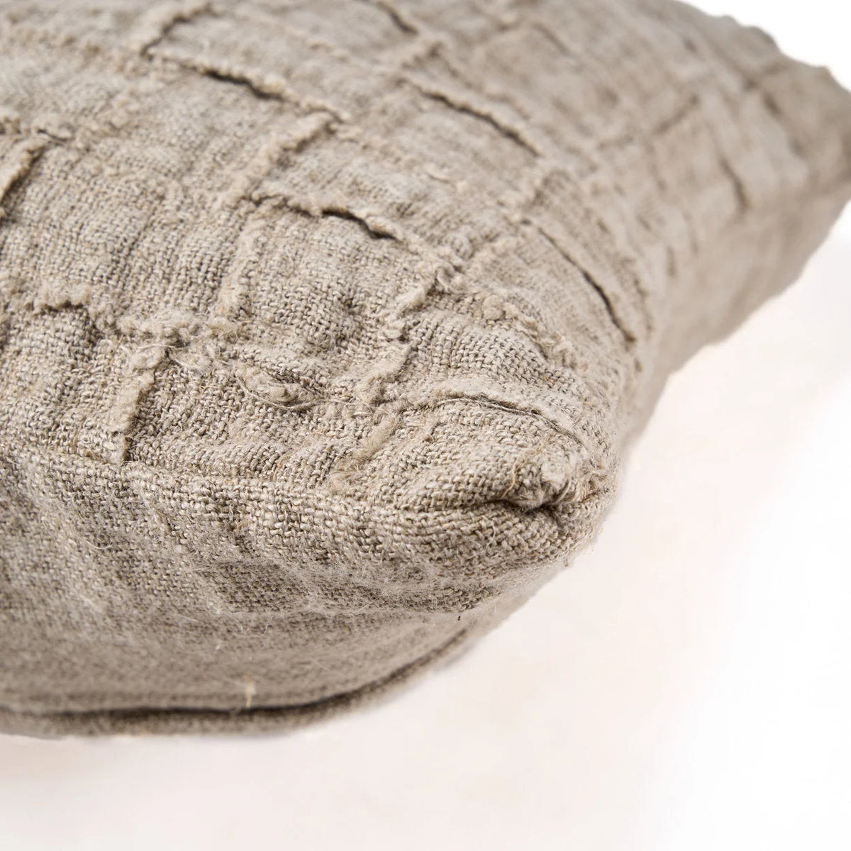 Housse de coussin en lin à carreaux relief beige naturel texturée gris clair