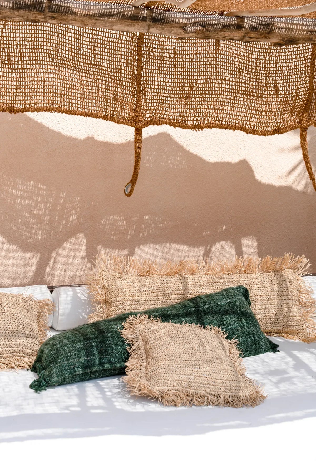 Housse de coussin rectangulaire en raphia naturel avec franges et coussins en toile de jute