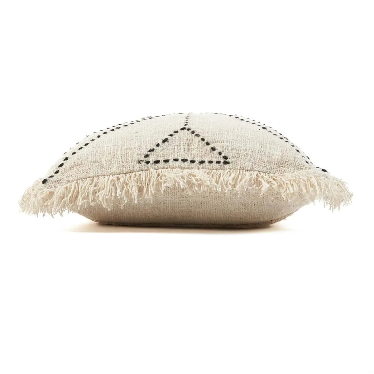 Beige linen coussin with black stitched triangle and frayed edges in a natural raffia tribal style for salon 50x50 cm