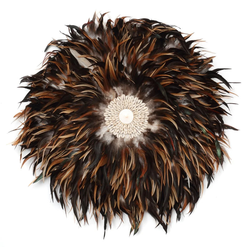 Juju hat murale rond en plumes marron et coquillages – Ø60 cm