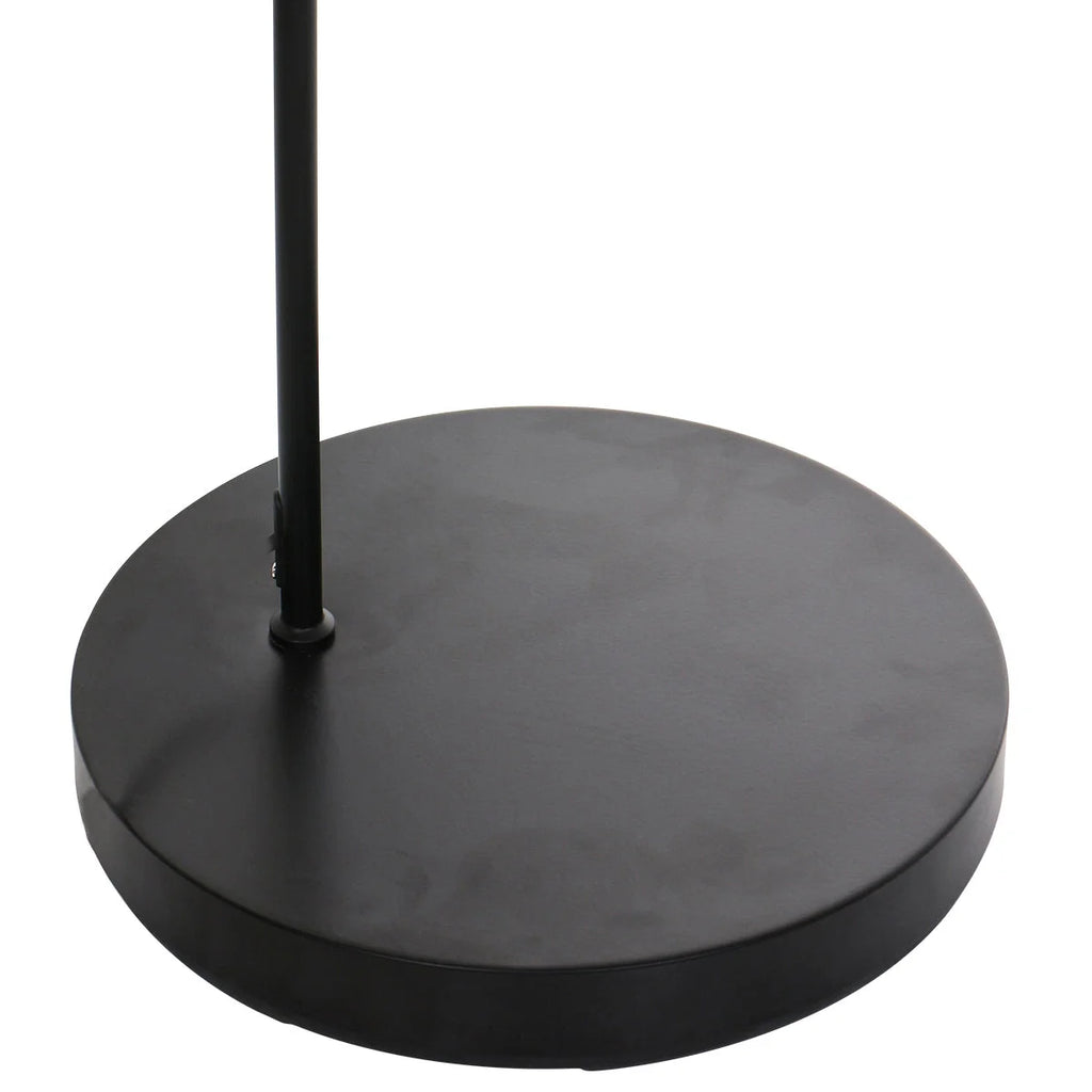 Base circulaire noire mate avec pied central et abat-jour ovale effet rotin
