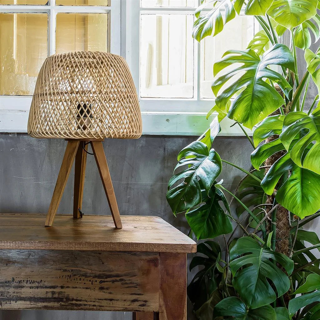 Lampe à poser en rotin naturel avec abat-jour ajouré et trépied bois Ø29 cm