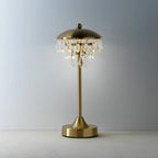 Lampe de table en laiton doré avec abat-jour dôme et pampilles en verre, H33 cm