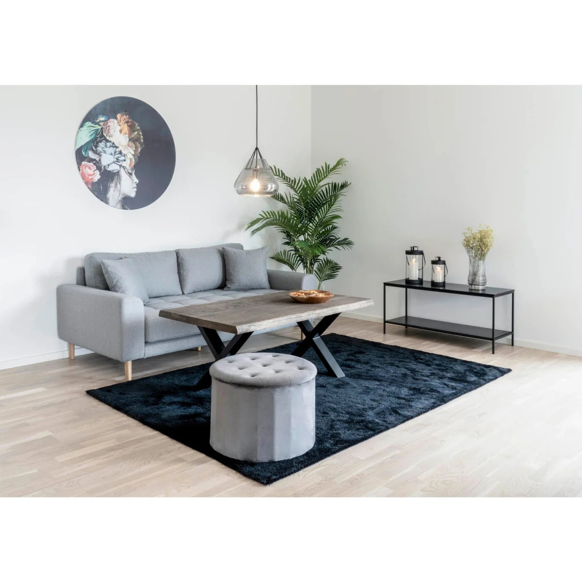 Ottoman capitonné gris rembourré pour meuble TV noir en métal 100x36 cm