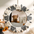 Miroir macramé deux couleurs dans un salon