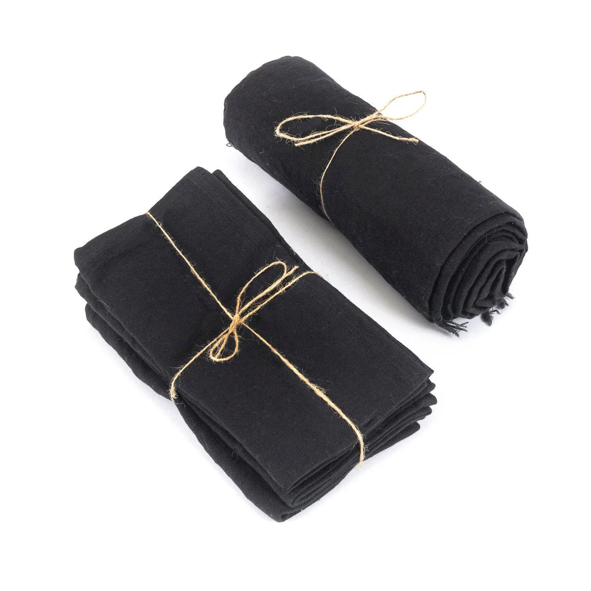 Tas de serviettes en lin noir 150x200 cm attachées avec de la ficelle pour table à manger