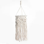 Suspension en macramé avec motif diamant, une pièce unique qui embellit n'importe quel espace avec sa simplicité et son charme.