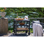 Chariot de patio en métal noir avec plateaux et étagères en teck naturel