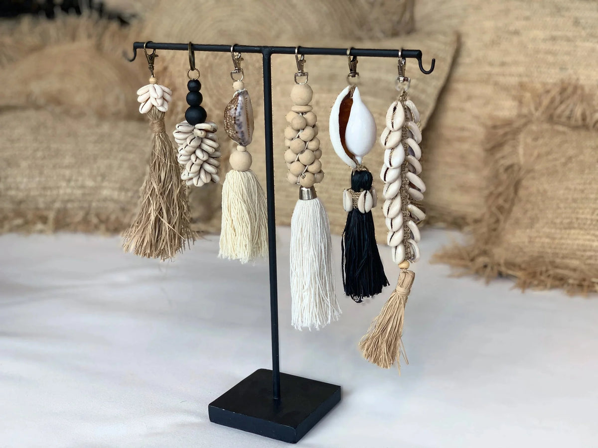Boucles d’oreilles bohèmes à glands en raphia noir naturel