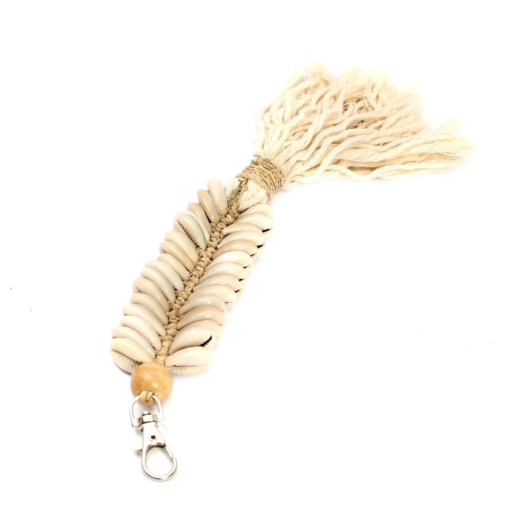 Porte-clés décoratif en macramé crème avec coquillages et pompon coton