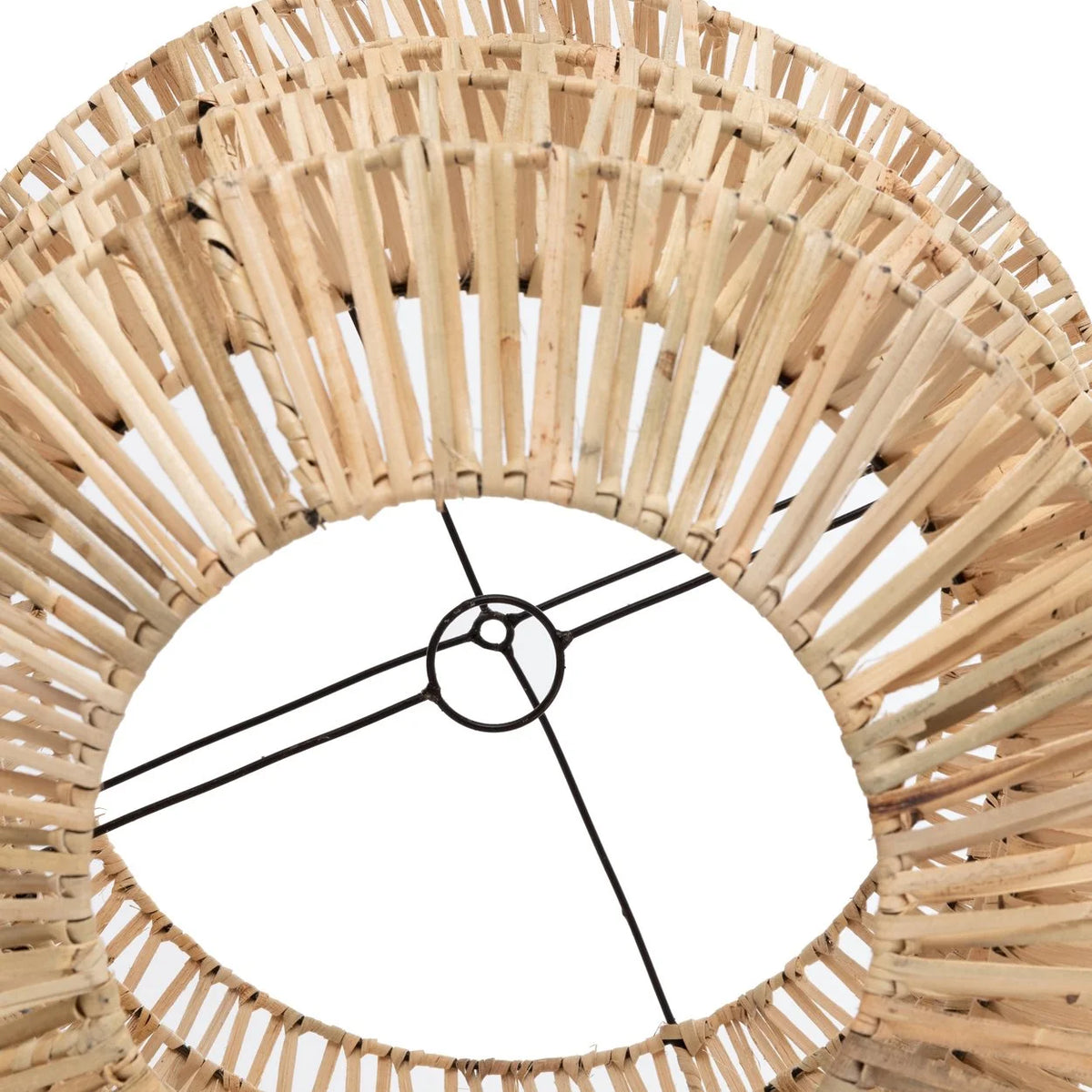 Suspension conique en rotin naturel avec cadre en métal noir pour décoration intérieure